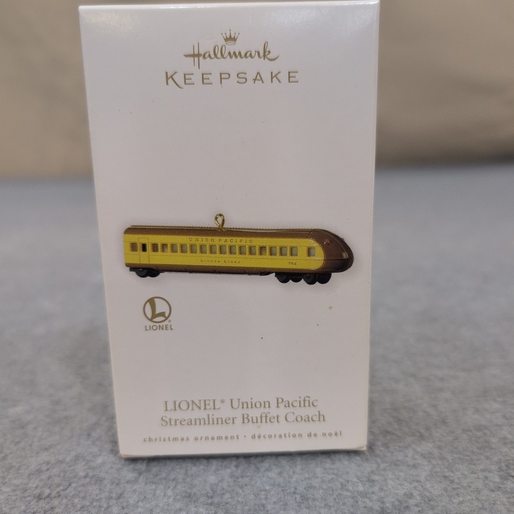 Hallmark Keepsake 2010 Lionel Union Pacific Streamliner Buffet Coach Ornament - Picture 1 of 3